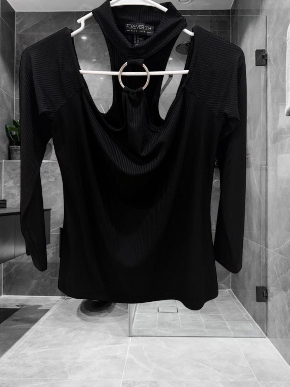 Forever 21 Black Ribbed Cutout Ring-Trim Long Sleeve sexy Top Sz xl (1x)